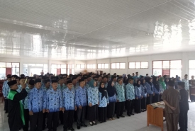 Kepala Dinas Pendidikan dan Kebudayaan Bengkulu Selatan H. Darmin, SE melantik 155 Kepala Sekolah dan Guru yang dimutasi