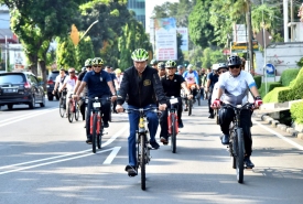 Presiden Jokowi bersepeda di Minggu pagi (2/12/2018)