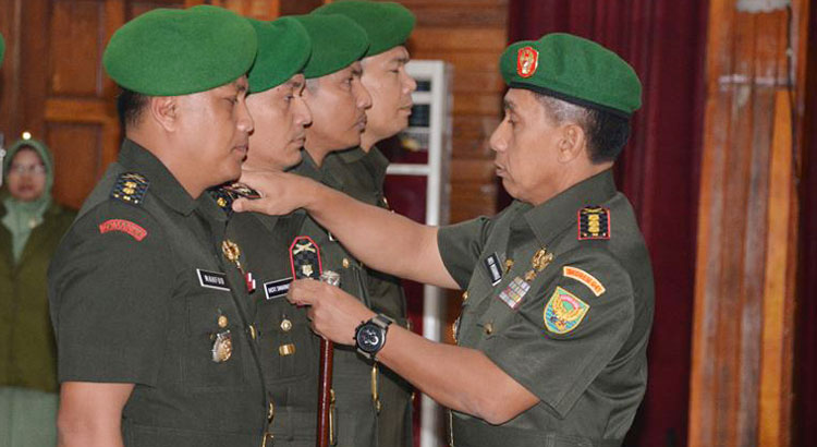 Danrem 041/Gamas Kolonel Inf Andi Muhammad menerima warga baru untuk mengisi kekosongan jabatan di wilayah Korem 041/Gamas, Selasa (27/12/2016) di Balai Prajurit.