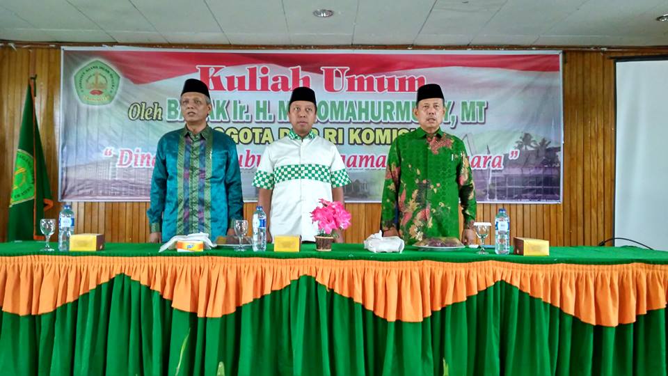 Ketum DPP PPP Ir. H. Romahurmuziy, MT (tengah) dalam acara kuliah umum di kampus IAIN Bengkulu