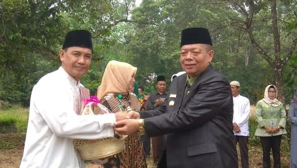 Keluarga mantan Wali Kota Bengkulu bersama Penjabat Wali Kota Bengkulu