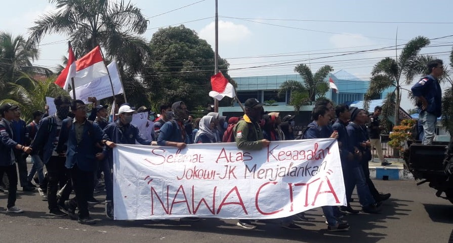 Demo mahasiswa UNIB di depan Kantor Gubernur Bengkulu