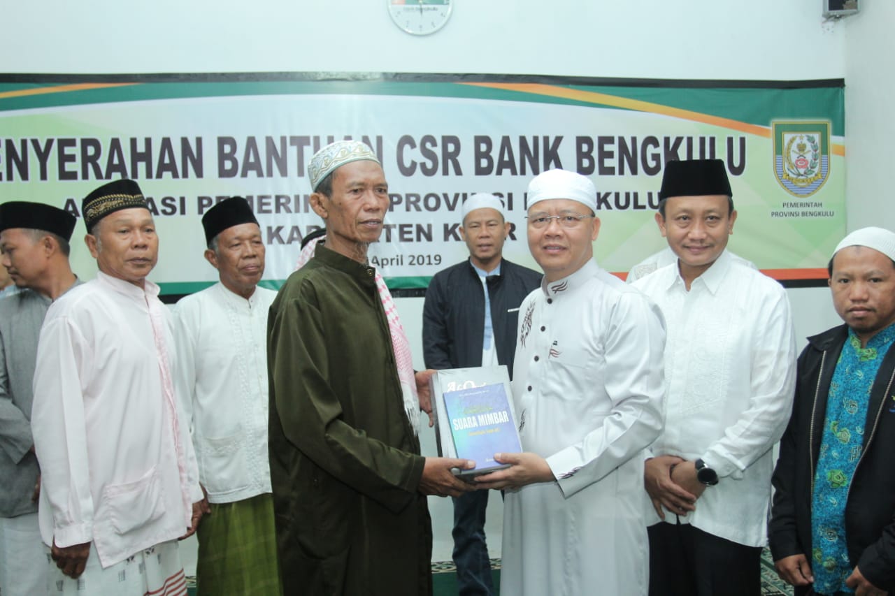 Gubernur Bengkulu Rohidin Mersyah serahkan dana hibah bantuan pembangunan masjid Masjid Nurul Huda