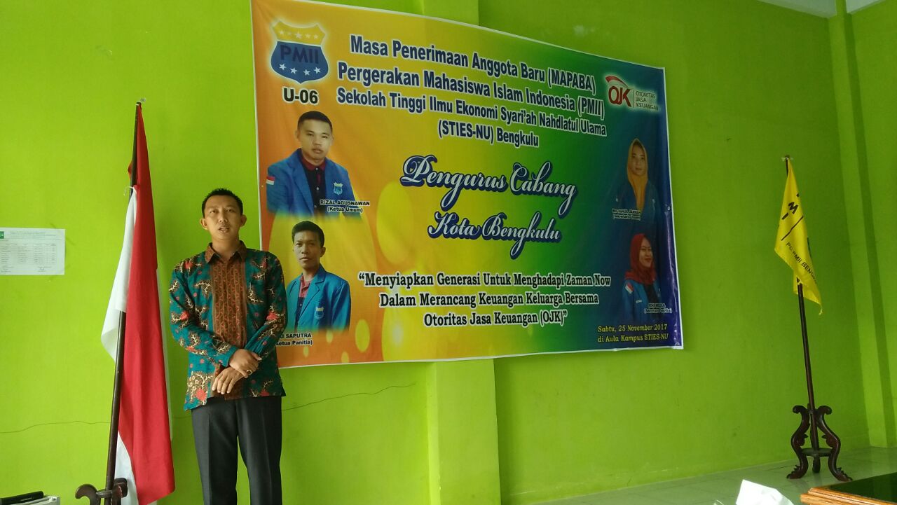 Mabincab PMII Kota Bengkulu saat membuka Mapaba PMII di Kampus STIESNU