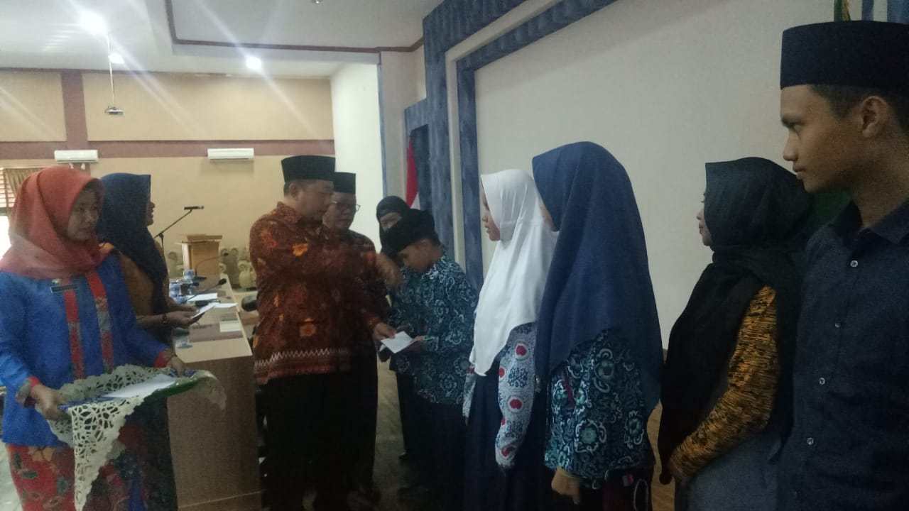 Saat pemberian reward Kafilah MTQ