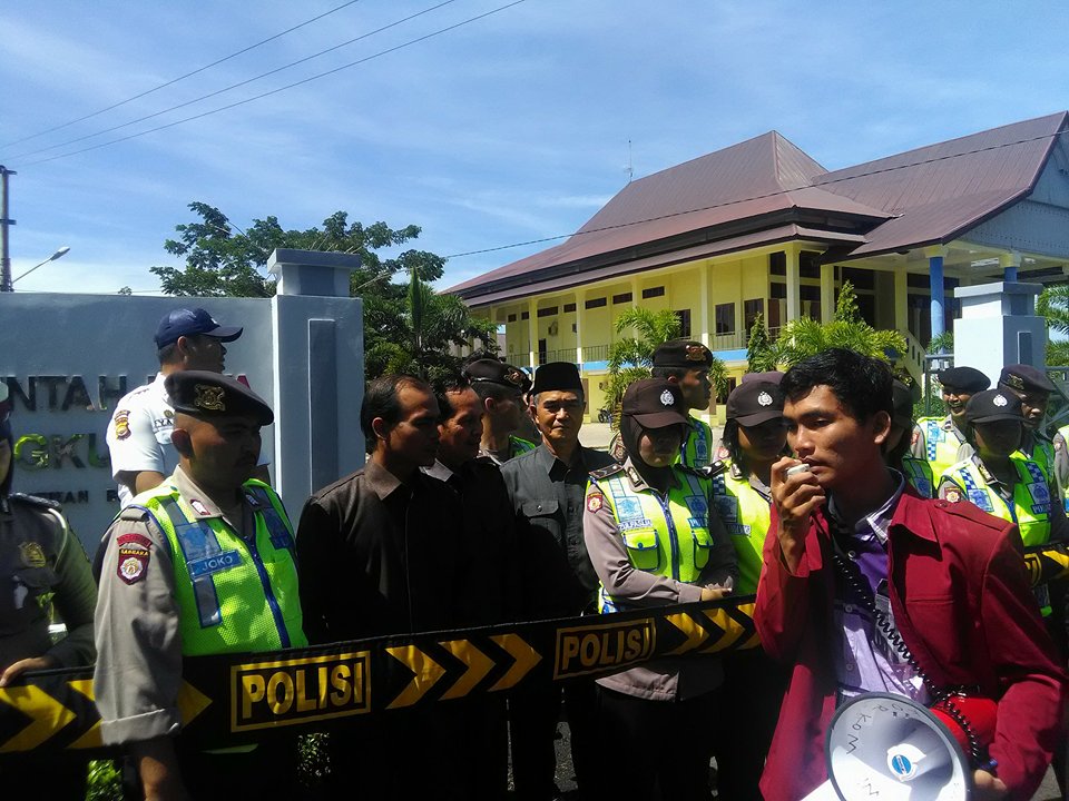 Demo IMM di DPRD Kota Bengkulu, Senin (23/1/2017)
