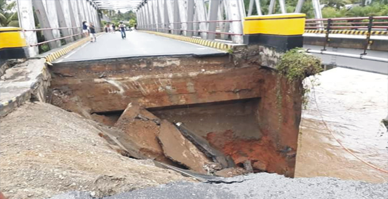 Jembatan amblas di Bengkulu Selatan