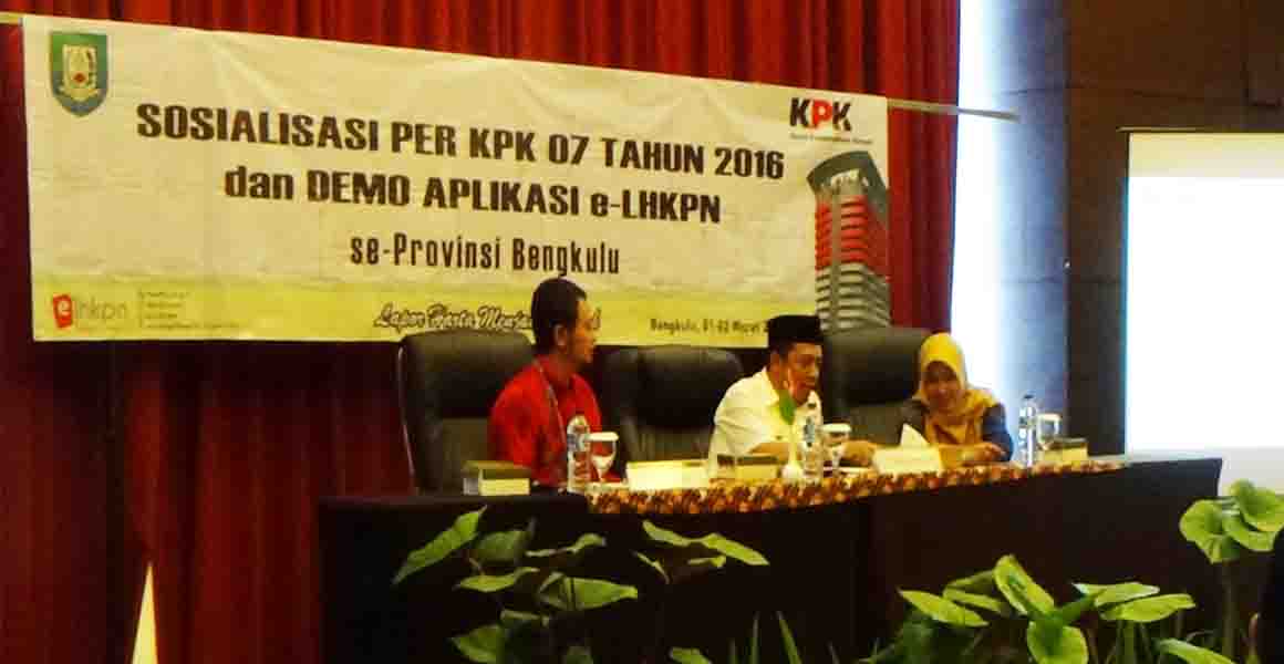 Narasumber saat menyampaikan materi sosialisasi LHKPN