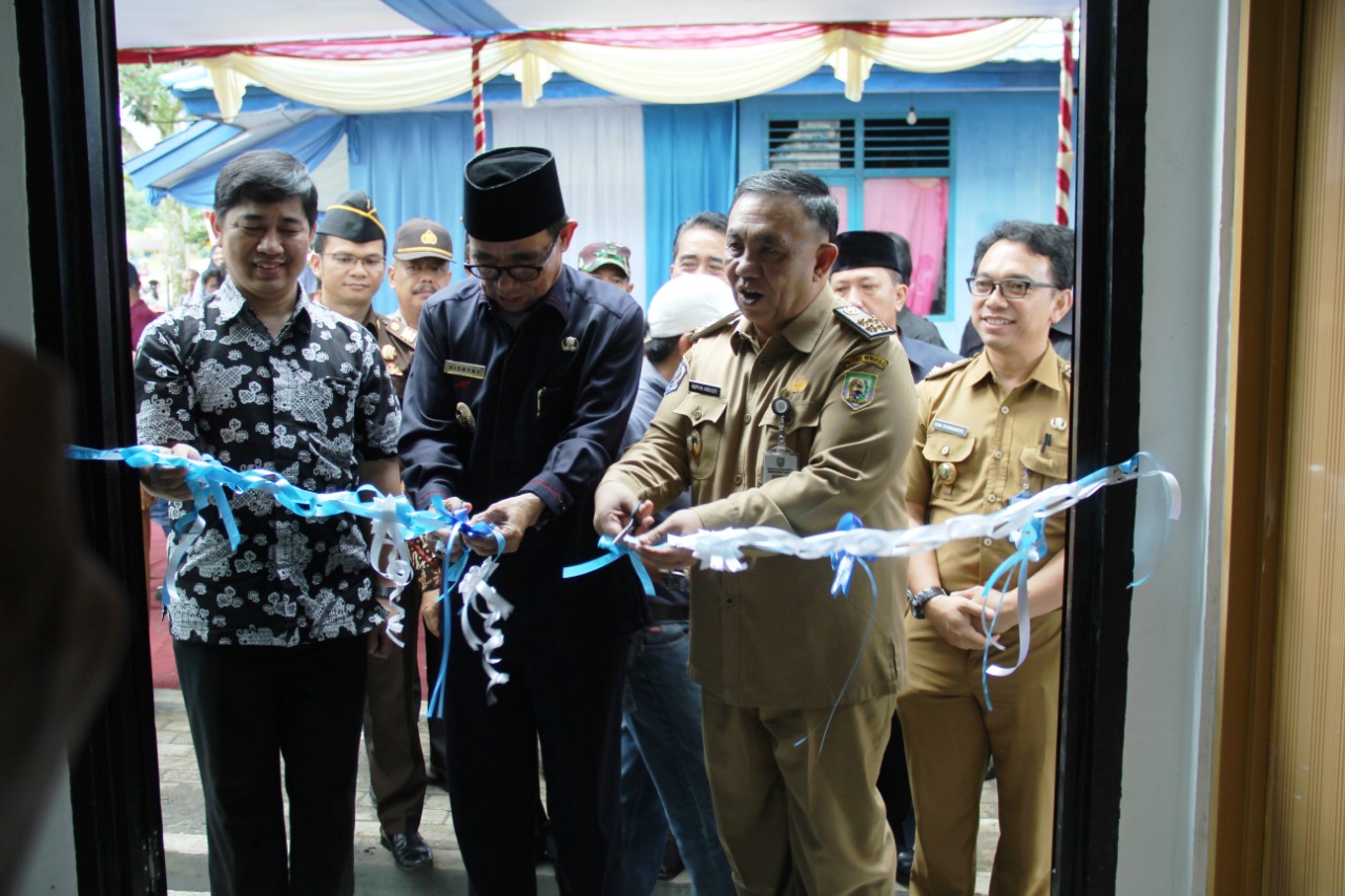 Sekda Provinsi Bengkulu Nopian Andusti hadir dan meresmikan Pasar Ikan Higienis (PIH), di Balai Benih Ikan (BBI) Kelobak Kabupaten Kepahiang