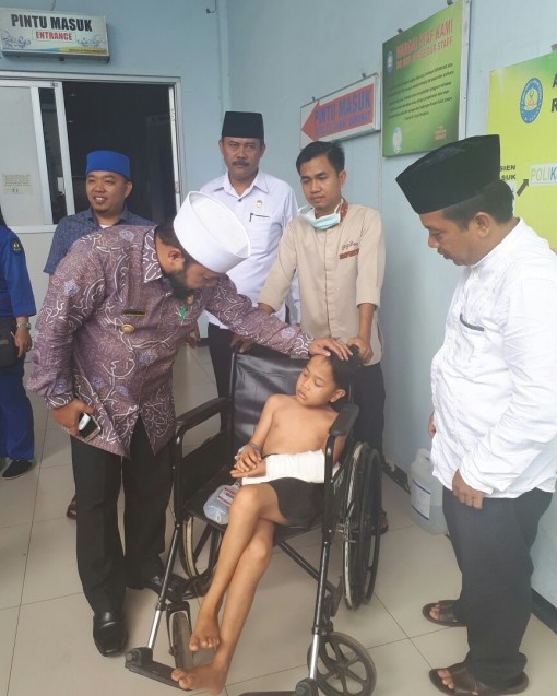 mengantarkan keberangkatan buah hati Helda dan Abadi ini dari RS. M. Yunus Bengkulu