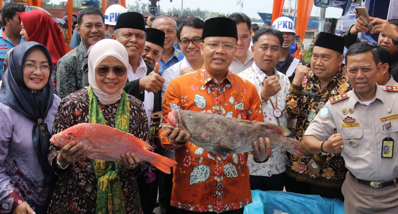 Plt Gubernur Bengkulu Rohidin Mersyah Melauching secara resmi Ekspor Komoditas Unggulan Provinsi Bengkulu dalam rangka HUT Emas Provinsi Bengkulu