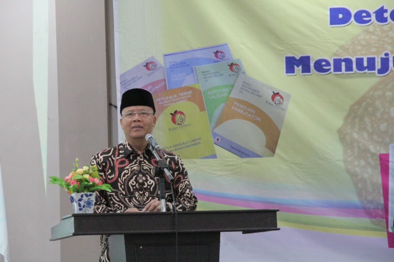 Plt Gubernur Bengkulu Rohidin Mersyah saat memberikan sambutan pada seminar kesehatan