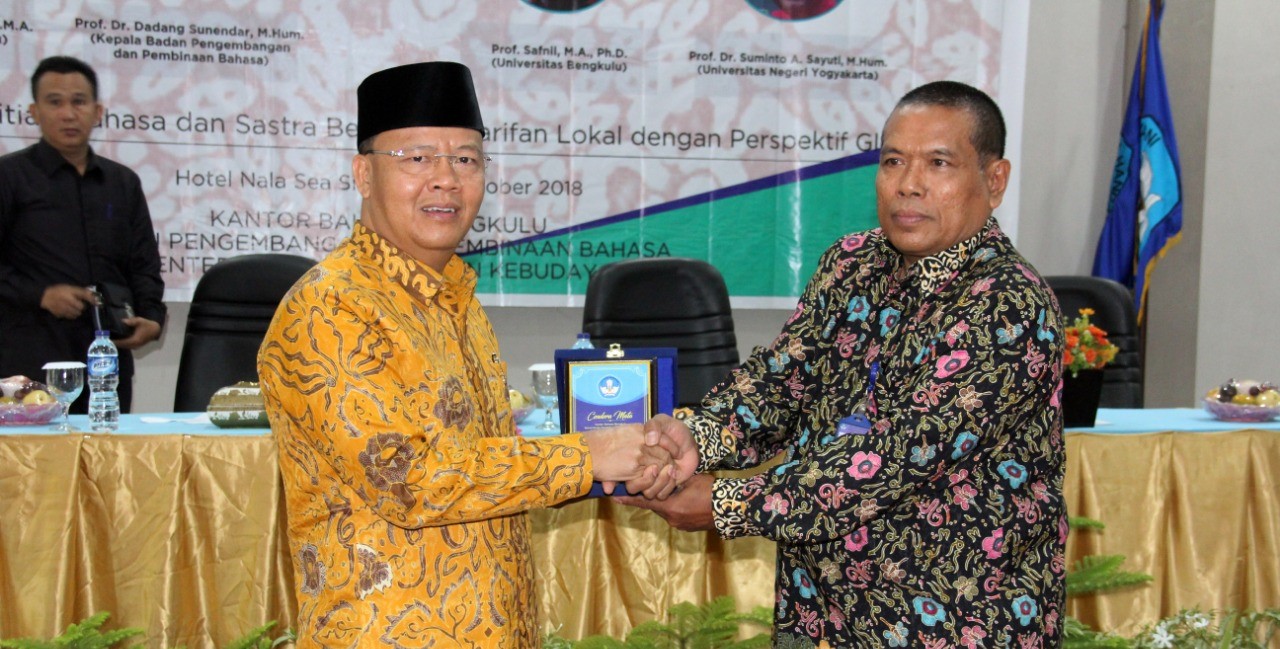 Plt Gubernur Bengkulu Rohidin Mersyah membuka sekaligus menjadi Keynote Speaker Seminar Nasional Bahasa dan Sastra 2018
