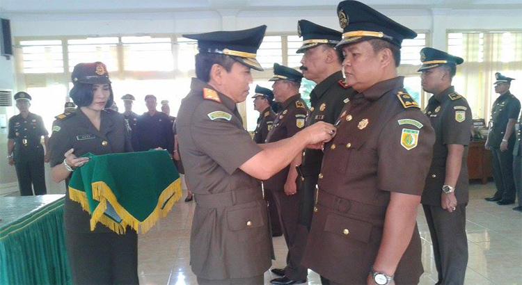 Kejaksaan Tinggi (Kajati) Bengkulu, Ali Mukartono SH resmi melantik Adi Sutanto sebagai Wakil Kejati Bengkulu menggantikan Surung Aritonang. Adi Sutanto sebelumnya menjabat sebagai koordinator Pidsus Kejaksaan Agung (Kejagung).