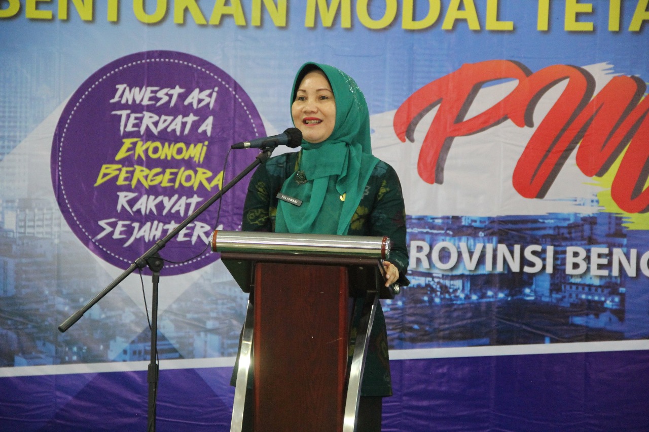 Asisten II Setda Provinsi Bengkulu Yuliswani saat menjadi Keynote Speaker sekaligus Membuka Acara Koordinasi dan Sosialisasi Penyusunan Disagregasi PMTB