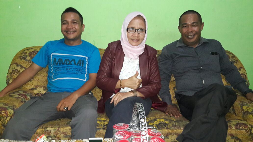 Ita Jamil bersama pendukungnya