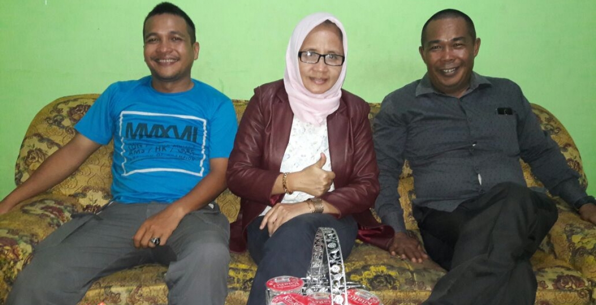 Ita Jamil bersama pendukungnya