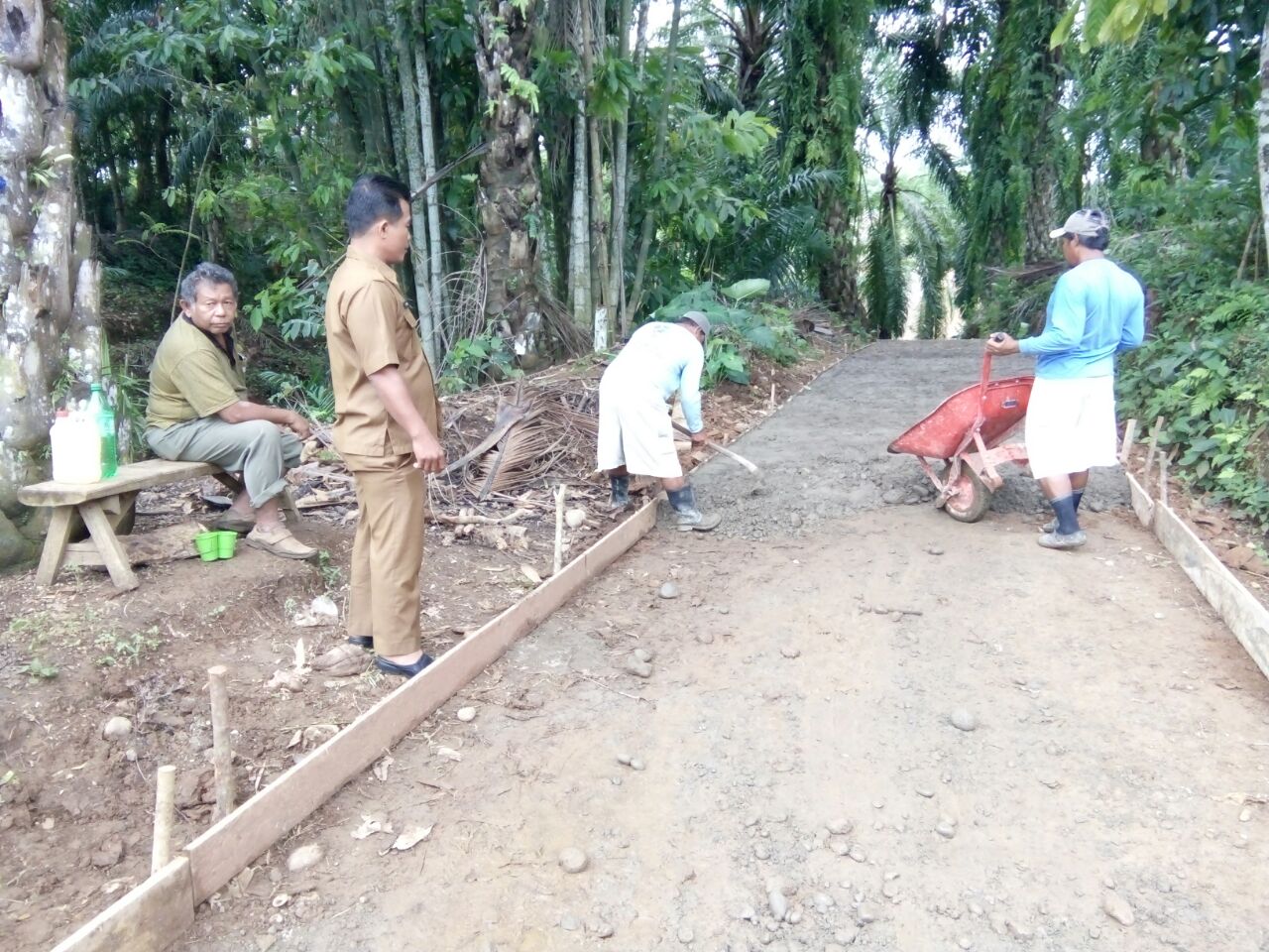 Pembangunan rabat beton di Desa Pagar Ruyung
