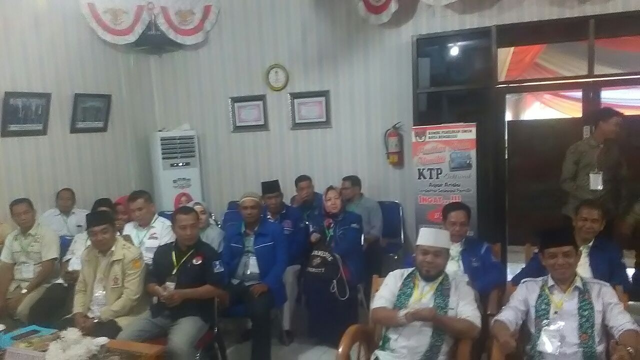 Helmi Hasan dan Dedy Wahyudi mendaftar ke KPU Kota Bengkulu