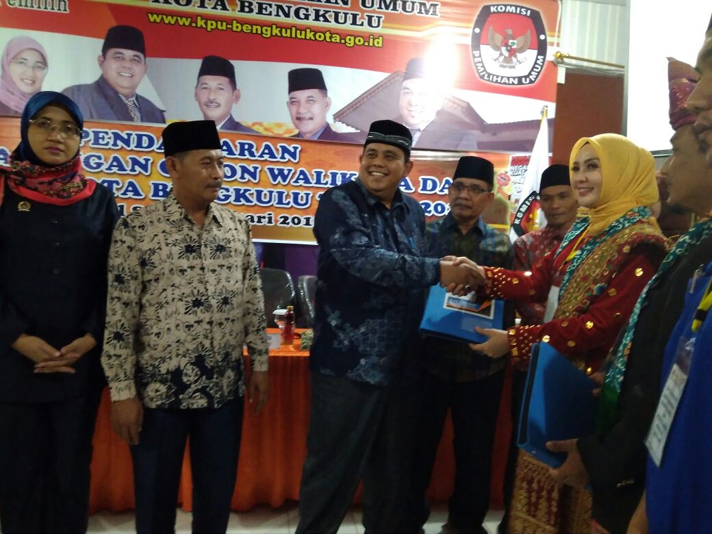 Bapaslon ESD dan Ahmad Zarkasi mendaftar ke KPU Kota Bengkulu
