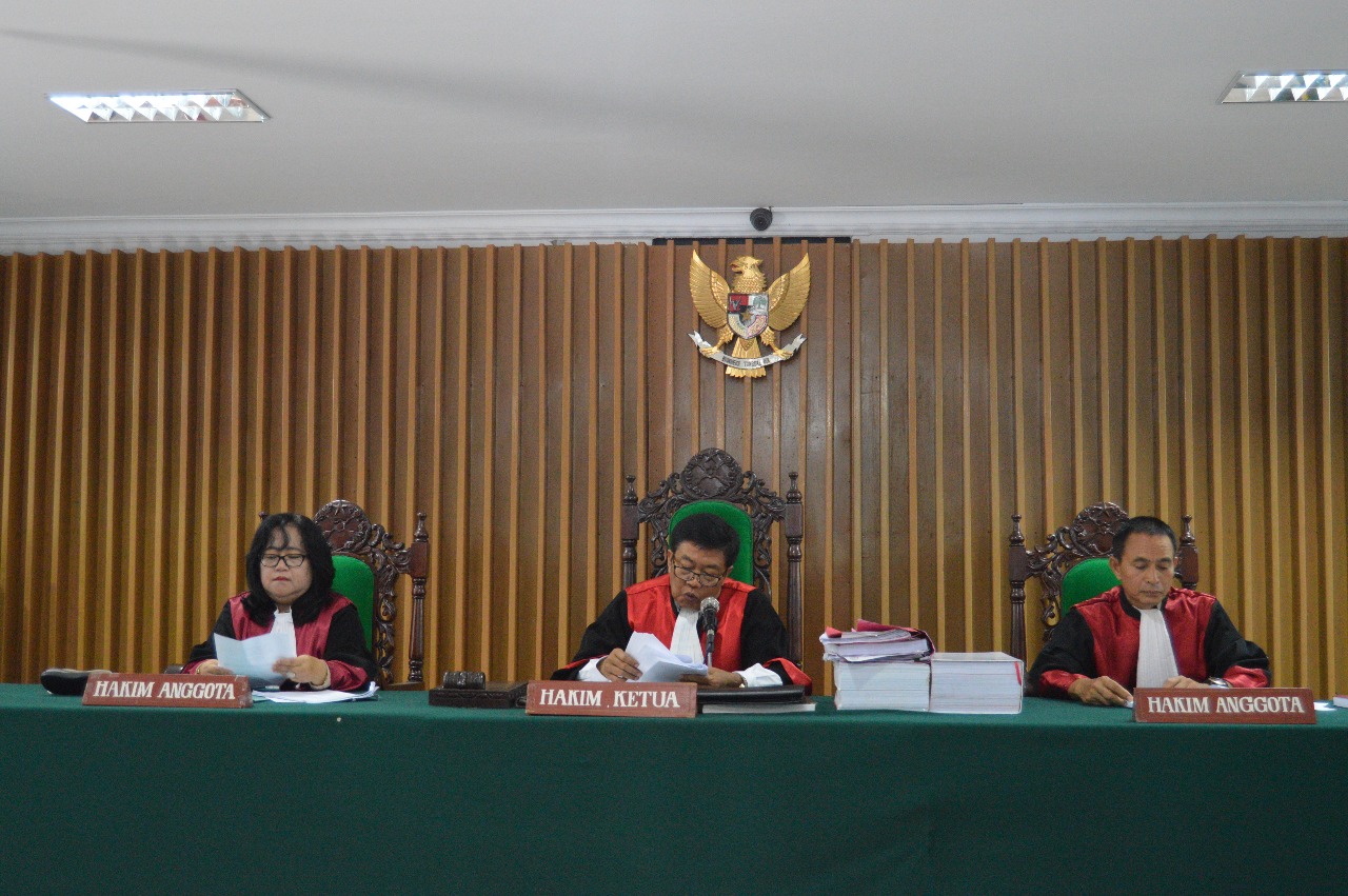 Pembacaan putusan banding Ridwan Mukti dan Lily Martiani Maddari di Pengadilan Tinggi Bengkulu