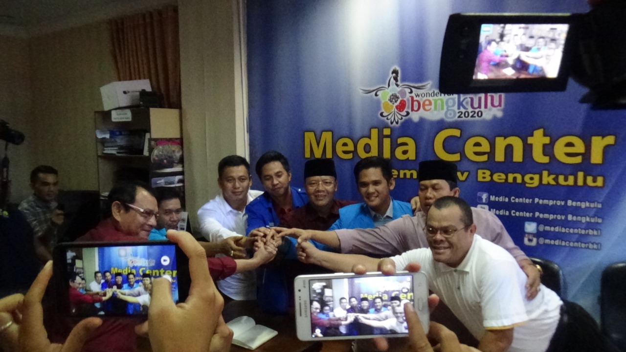 Pertemuan mediasi KNPI yang difasilitasi oleh Plt Gubernur Bengkulu Rohidin Mersyah