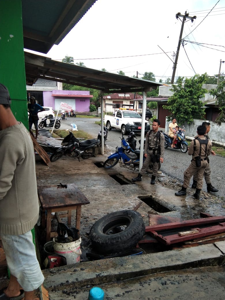 Main Korek Rumah Warga Gedang Melintang Dilalap Api