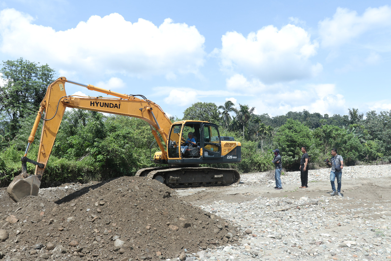 Sungai Nelengau Dibedah