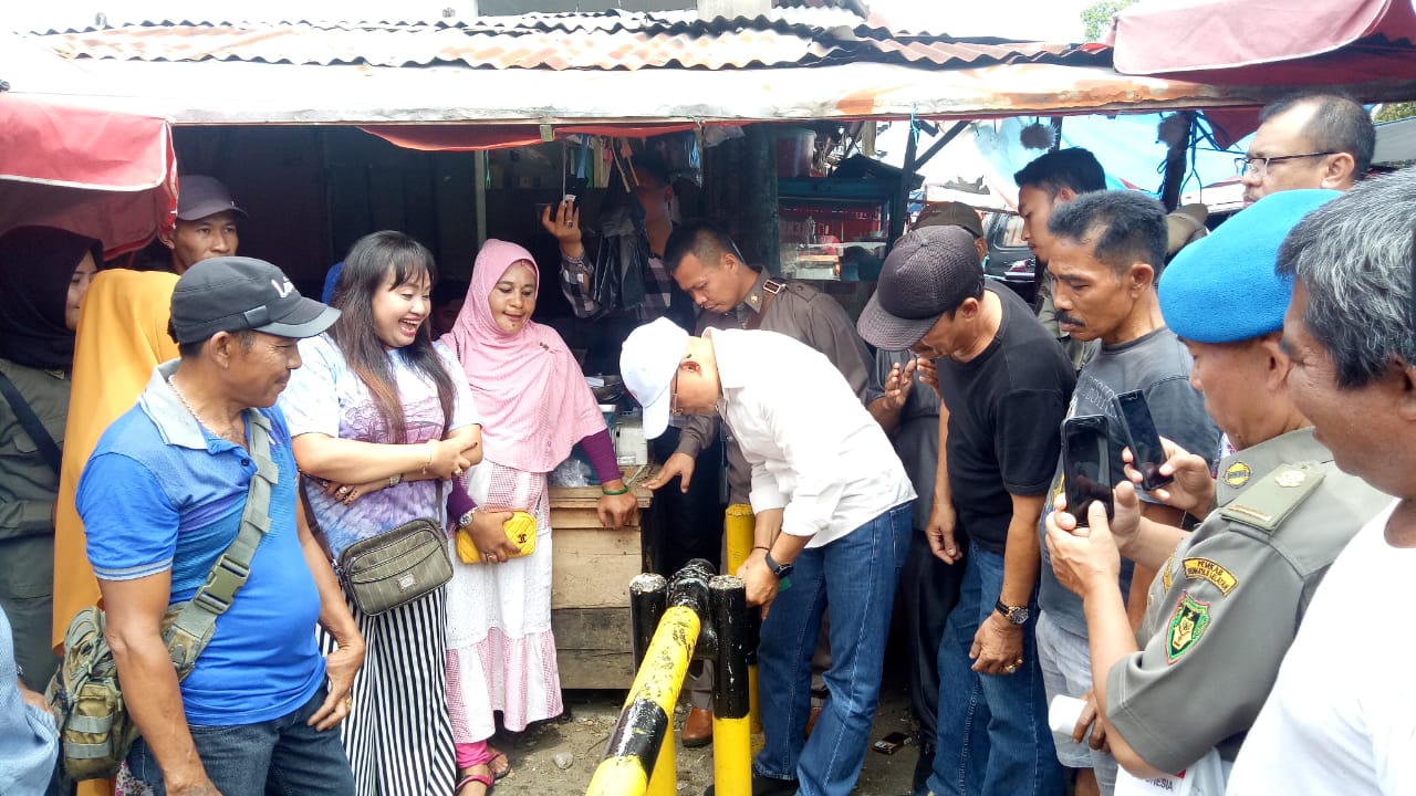 Pembukaan Portal Jalan oleh Bupati Gusnan