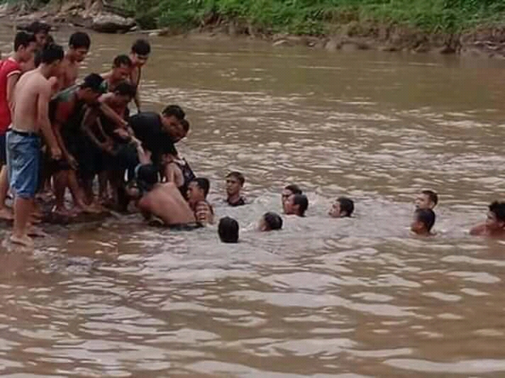 Proses Evakuasi Korban Tenggelam di Sungai Air Palik
