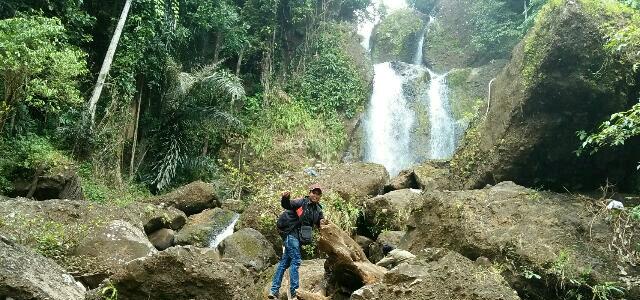 Air Terjun Kroya yang terletak di Desa Talang Sebaris Kecamatan Air Periukan Kabupaten Seluma