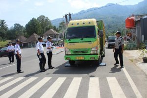 Dishub Provinsi Lakukan Pengawasan dan Pemeriksaan Perizinan Angkutan Barang Pada Ruas Jalan Kabupaten Lebong