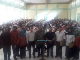 Bupati Bengkulu Utara Serahkan 891 SK GBD - Pemerintah Kabupaten Bengkulu Utara