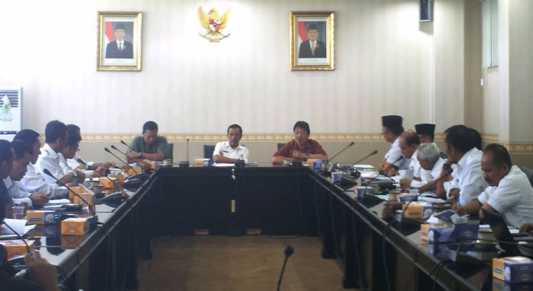Sekda se Provinsi Bengkulu rapat Program Prioritas Pembangunan Provinsi Bengkulu bersama Komisi Pemeberantasan Korupsi (KPK) RI, Rabu (16/11) kemarin