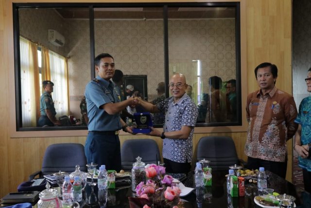 Gusnan Mulyadi menyambut kunjungan kerja (kunker) Komandan Lanal (Danlanal) Bengkulu, Letkol Laut (P) M. Andri Wahyu Sudrajat