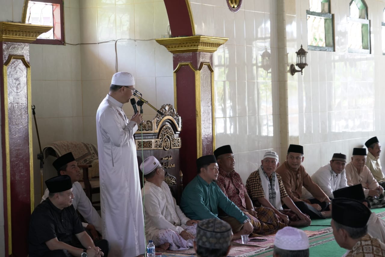 dialog bersama masyarakat Tengah Padang, usai khotbah Jumat di Masjid Al-Iqra&#039;