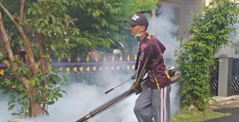 Fogging di Kelurahan Bentiring yang dimotori caleg PAN, WMU