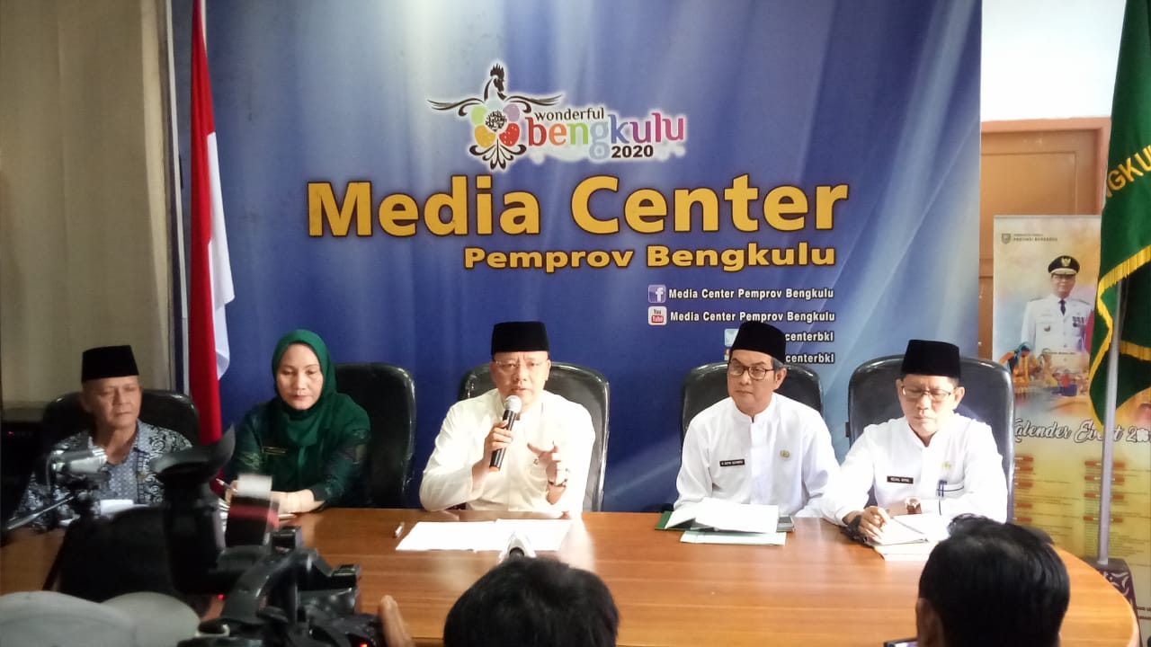 Plt Gubernur Bengkulu Rohidin Mersyah saat menggelar konferensi pers terkait hadirnya Ustadz Abdul Somad di Bengkulu pada 5 November 2018 nanti