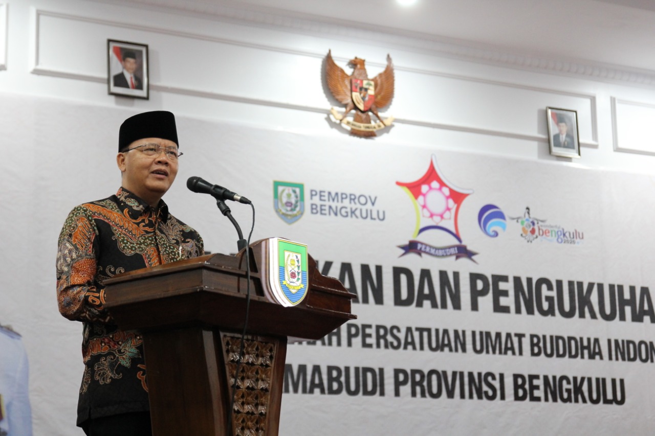 Gubernur Bengkulu Rohidin Mersyah saat menghadiri pengukuhan Persatuan Umat Budha Indonesia (Permabudi) Provinsi Bengkulu