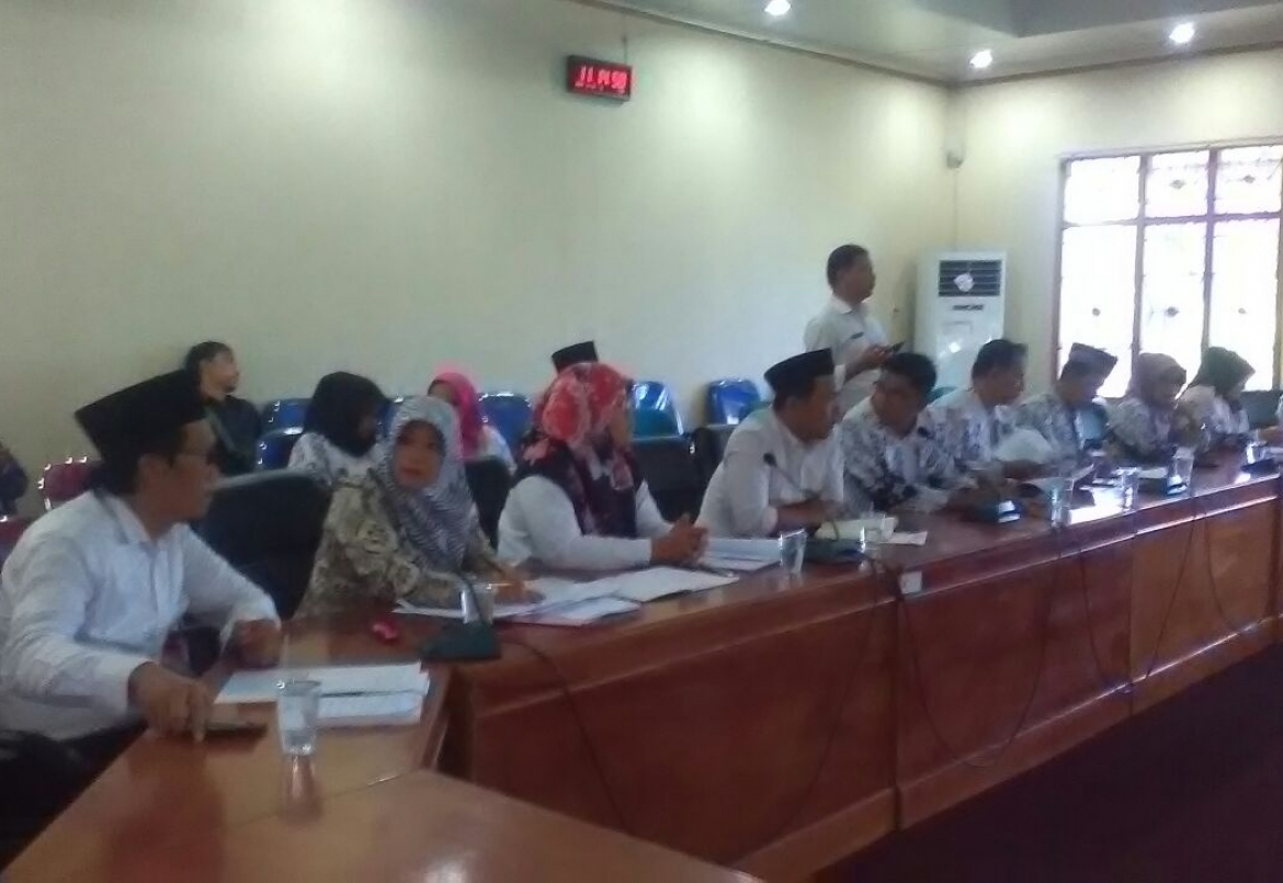 Hearing Guru Honorer dan non sertifikasi di kantor DPRD Kota Bengkulu