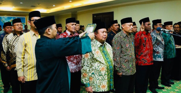 Dr H Mukhlisuddin,MA saat dilantik sebagai Kepala Kanwil Kemenag Provinsi Kepualaun Riau