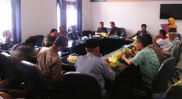 Kesbangpol Seluma saat memberikan pembinaan kepda lembaga, ormas dan yayasan