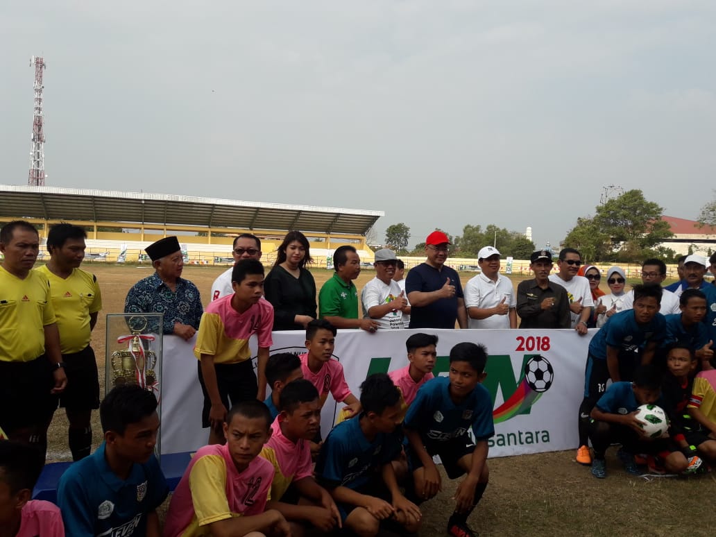 Pembukaan Liga Santri Nusantara (LSN) di Stadion Semarak Sawah Lebar Kota Bengkulu oleh Mendes PDTT RI, Eko Putro Sandjojo