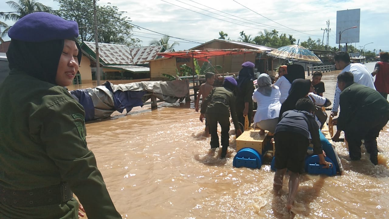 Peronil Menwa dikerahkan membantu warga terdampak banjir di Kota Bengkulu