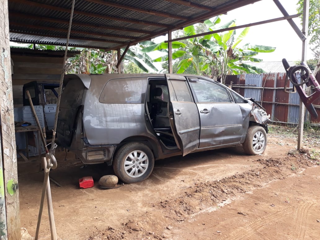 Mobil Dinas Toyota Fortuner mengalami lakalantas tunggal di Seluma