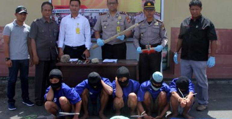 Polres Rejang Lebong menyampaikan rilis penangkapan lima ABG terduga pembunuhan dan perampokan