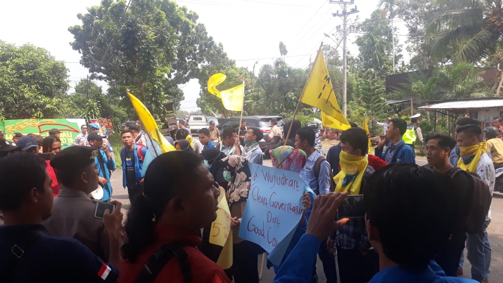 Demo PMII Kota Bengkulu di depan Kantor DPRD Kota Bengkulu