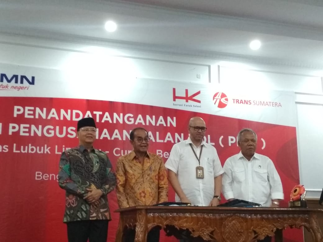 enandatanganan Perjanjian Pengusahaan Jalan Tol (PPJT) jalan Tol Lubuk Linggau, Sumatera Selatan-Curup, Bengkulu