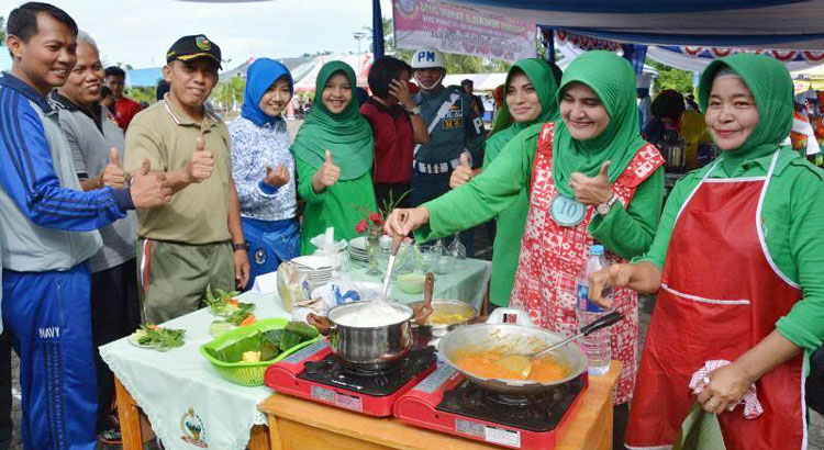 Fesival Makanan Daerah Provinsi Bengkulu 2016, bertempat di Lapangan Apel Danlanal Bengkulu.