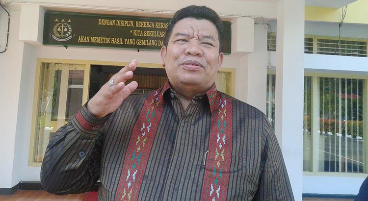 Firman Uli Silalahi Penasehat Hukum Mantan Bupati Seluma Murman Effendi, saat mendatangi Kejaksaan Tinggi Bengkulu, Rabu (31/08/2016). 